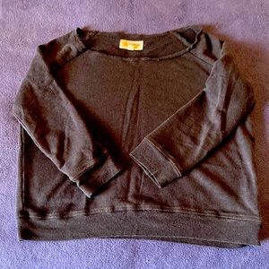 Small Mollusk 3/4 sleeve top.